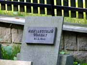 Lesní hřbitov Rudohoří - náhrobek neznámého vojína (4.9.2005)